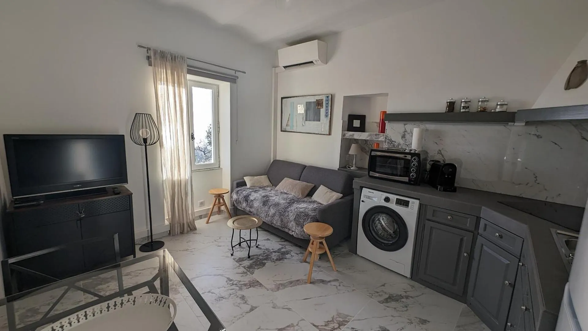 Appartamento Le Mas D'Angeline, Vue Mer, Jardin Commun, Parking, Voiture Requise, 10 Min En Voiture De Monaco, Route Etroite, Pente Raide, Croisement Limite, Sea View, Shared Garden, Parking, Car Required, 10 Min Drive From Monaco, Narrow Steep Road, Limited Pass Beausoleil
