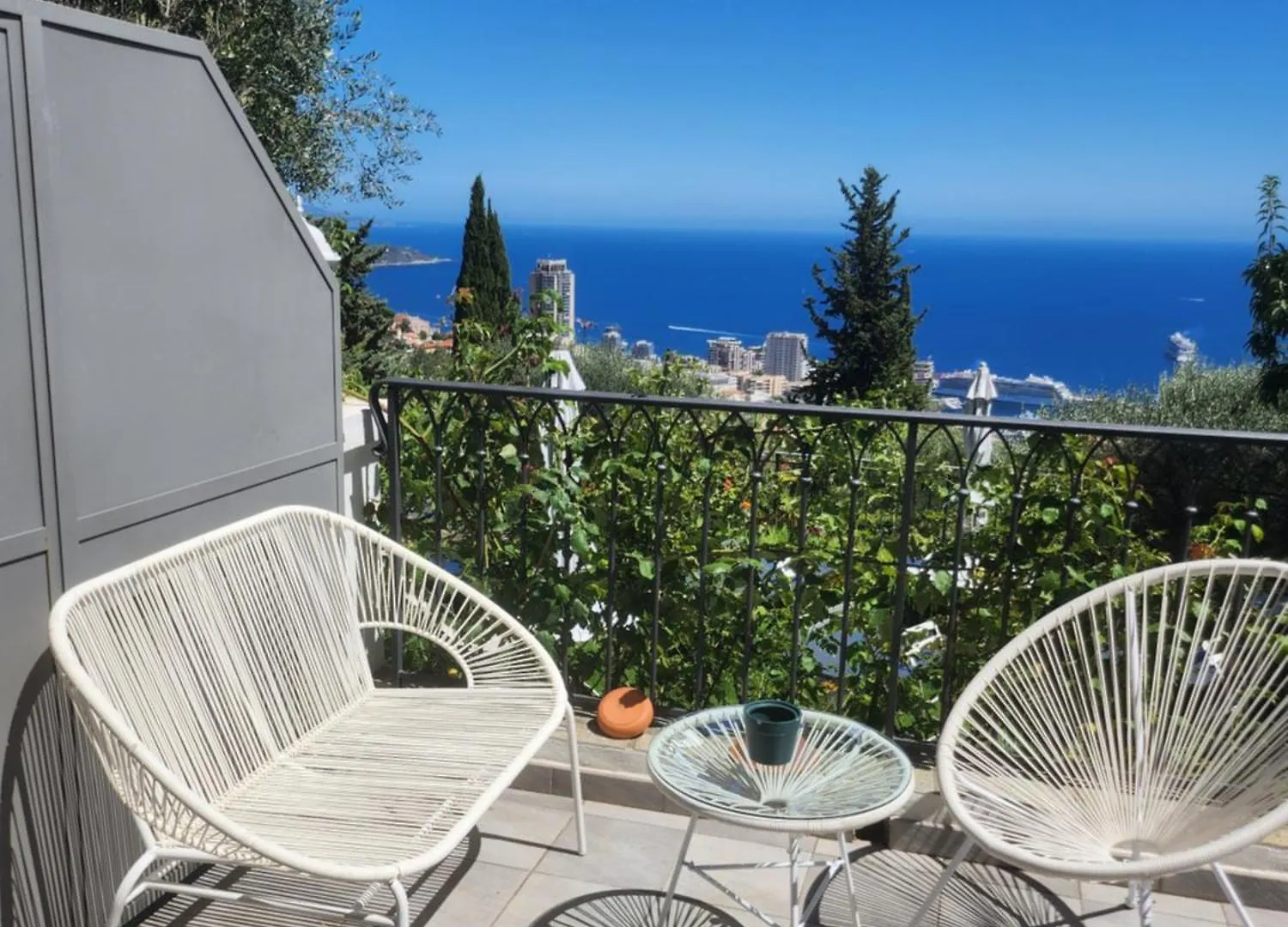 Appartamento Le Mas D'Angeline, Vue Mer, Jardin Commun, Parking, Voiture Requise, 10 Min En Voiture De Monaco, Route Etroite, Pente Raide, Croisement Limite, Sea View, Shared Garden, Parking, Car Required, 10 Min Drive From Monaco, Narrow Steep Road, Limited Pass Beausoleil