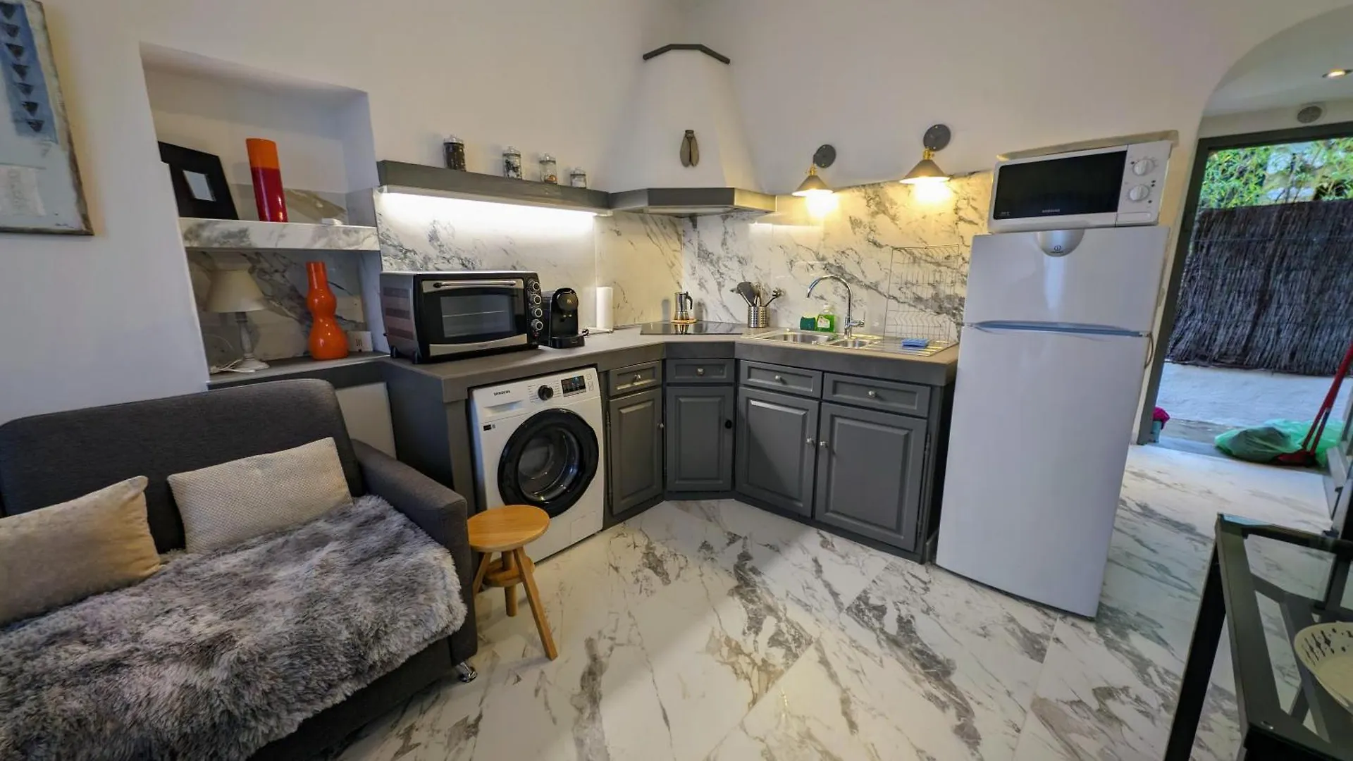 Appartamento Le Mas D'Angeline, Vue Mer, Jardin Commun, Parking, Voiture Requise, 10 Min En Voiture De Monaco, Route Etroite, Pente Raide, Croisement Limite, Sea View, Shared Garden, Parking, Car Required, 10 Min Drive From Monaco, Narrow Steep Road, Limited Pass Beausoleil Francia
