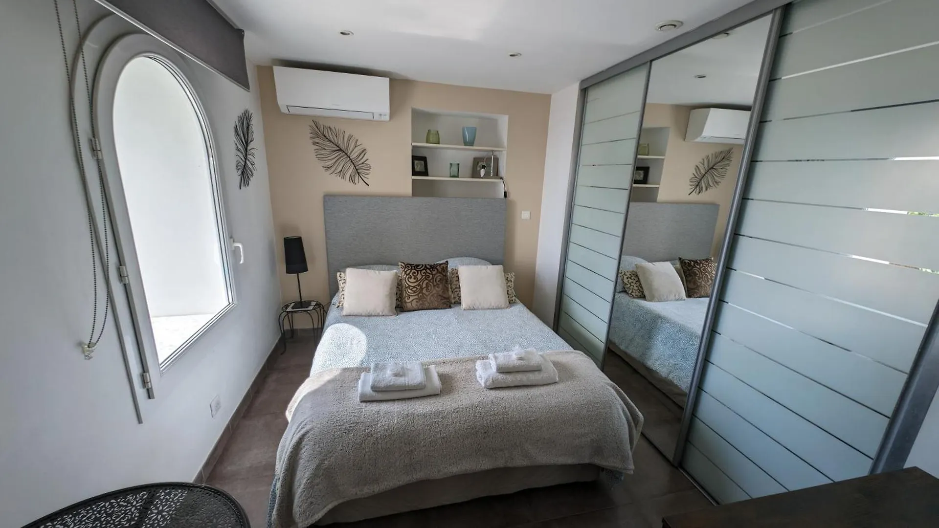 Le Mas D'Angeline, Vue Mer, Jardin Commun, Parking, Voiture Requise, 10 Min En Voiture De Monaco, Route Etroite, Pente Raide, Croisement Limite, Sea View, Shared Garden, Parking, Car Required, 10 Min Drive From Monaco, Narrow Steep Road, Limited Pass Beausoleil