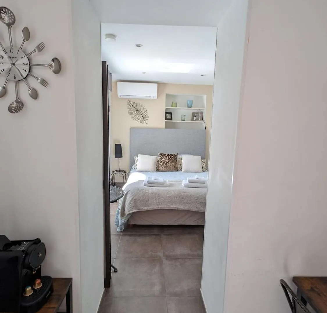 Apartment Le Mas D'Angeline, Vue Mer, Jardin Commun, Parking, Voiture Requise, 10 Min En Voiture De Monaco, Route Etroite, Pente Raide, Croisement Limite, Sea View, Shared Garden, Parking, Car Required, 10 Min Drive From Monaco, Narrow Steep Road, Limited Pass Beausoleil
