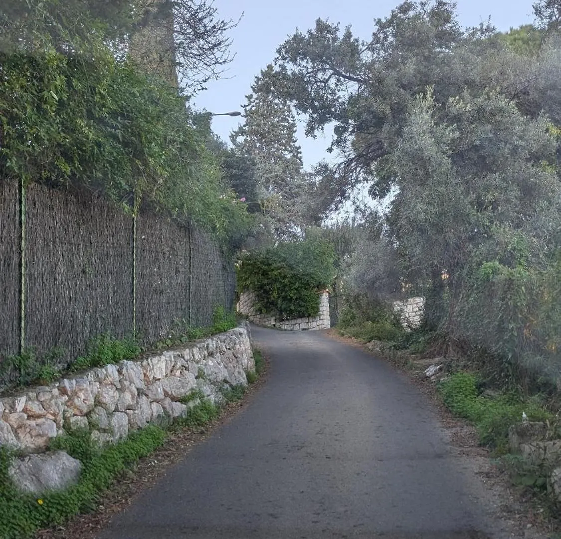 Le Mas D'Angeline, Vue Mer, Jardin Commun, Parking, Voiture Requise, 10 Min En Voiture De Monaco, Route Etroite, Pente Raide, Croisement Limite, Sea View, Shared Garden, Parking, Car Required, 10 Min Drive From Monaco, Narrow Steep Road, Limited Pass Beausoleil