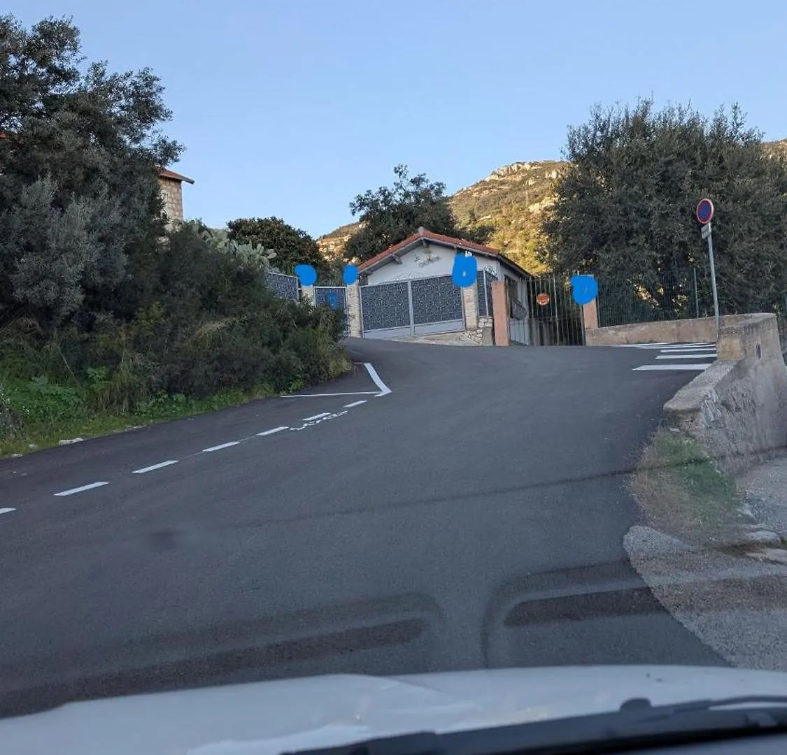 Le Mas D'Angeline, Vue Mer, Jardin Commun, Parking, Voiture Requise, 10 Min En Voiture De Monaco, Route Etroite, Pente Raide, Croisement Limite, Sea View, Shared Garden, Parking, Car Required, 10 Min Drive From Monaco, Narrow Steep Road, Limited Pass Beausoleil