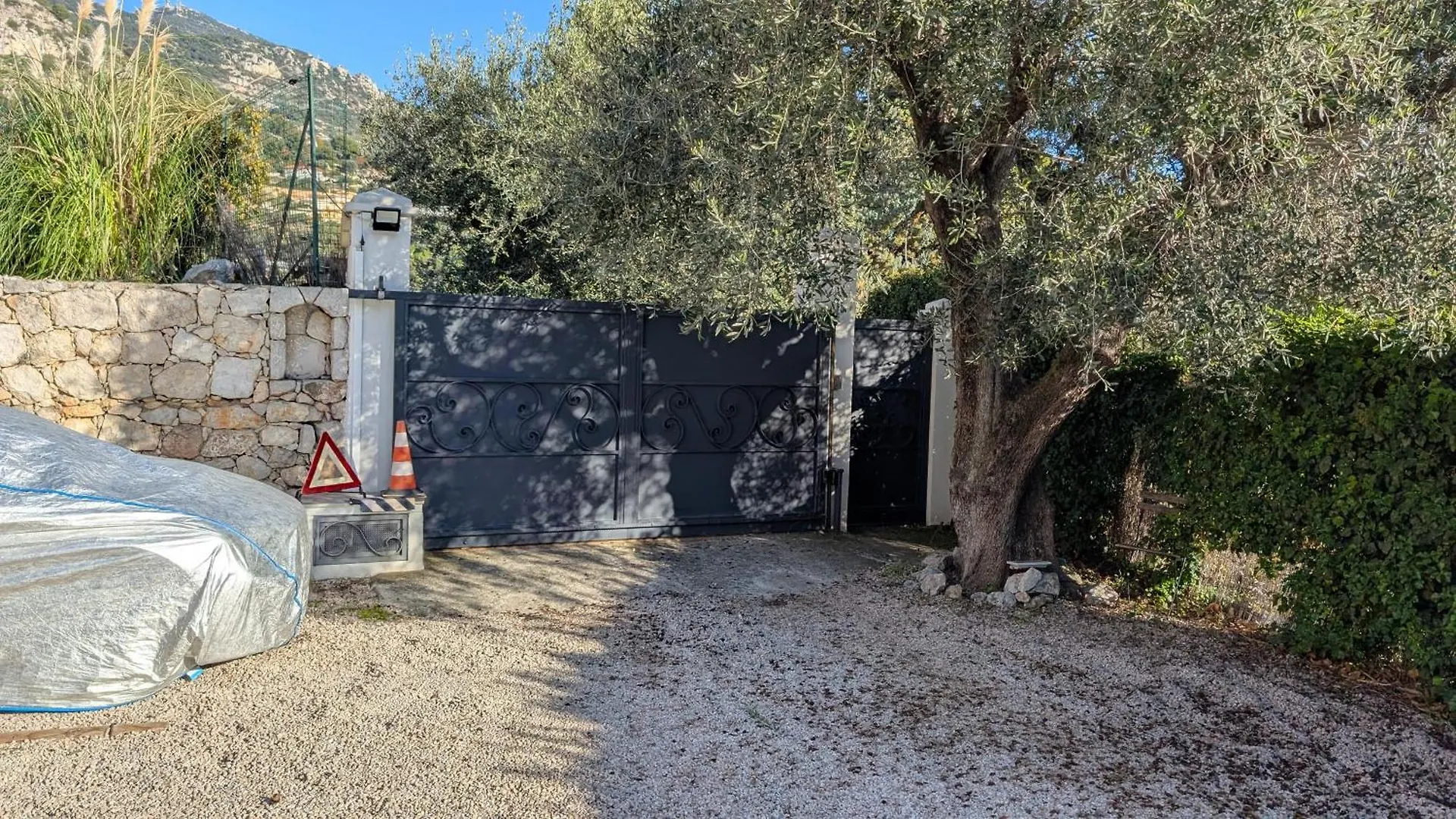 Appartamento Le Mas D'Angeline, Vue Mer, Jardin Commun, Parking, Voiture Requise, 10 Min En Voiture De Monaco, Route Etroite, Pente Raide, Croisement Limite, Sea View, Shared Garden, Parking, Car Required, 10 Min Drive From Monaco, Narrow Steep Road, Limited Pass Beausoleil