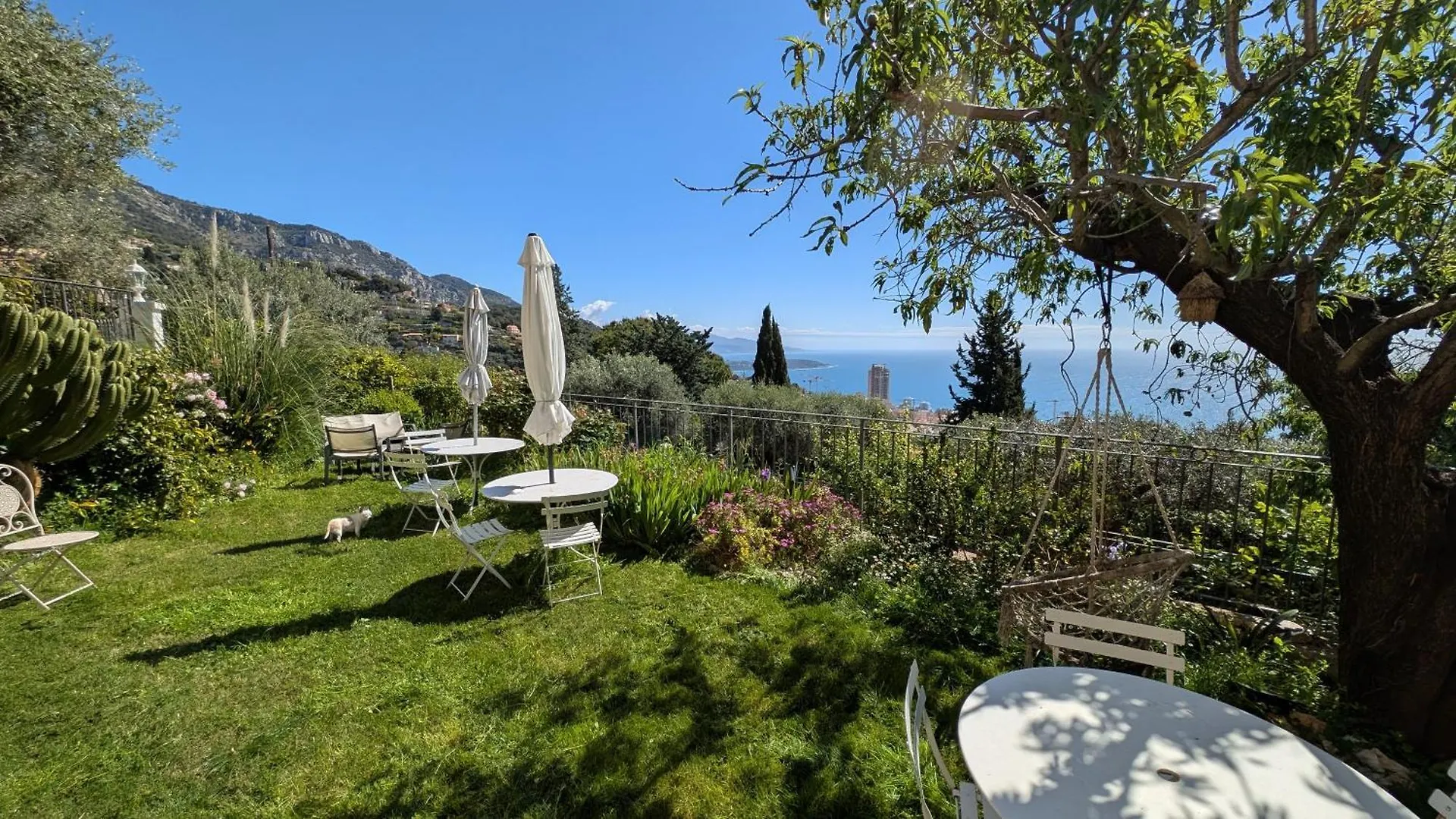 Le Mas D'Angeline, Vue Mer, Jardin Commun, Parking, Voiture Requise, 10 Min En Voiture De Monaco, Route Etroite, Pente Raide, Croisement Limite, Sea View, Shared Garden, Parking, Car Required, 10 Min Drive From Monaco, Narrow Steep Road, Limited Pass Beausoleil Appartamento