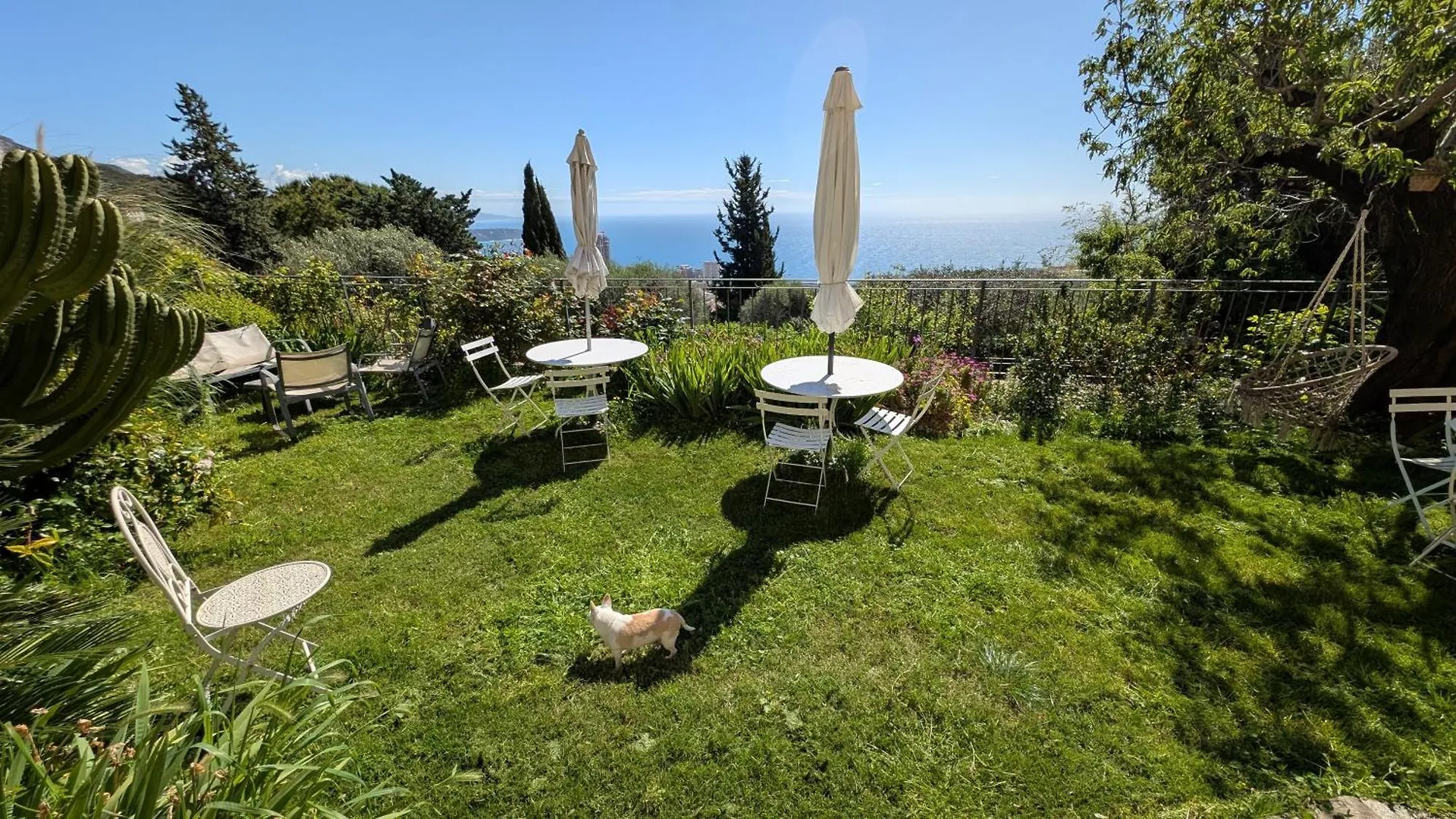 Appartamento Le Mas D'Angeline, Vue Mer, Jardin Commun, Parking, Voiture Requise, 10 Min En Voiture De Monaco, Route Etroite, Pente Raide, Croisement Limite, Sea View, Shared Garden, Parking, Car Required, 10 Min Drive From Monaco, Narrow Steep Road, Limited Pass Beausoleil