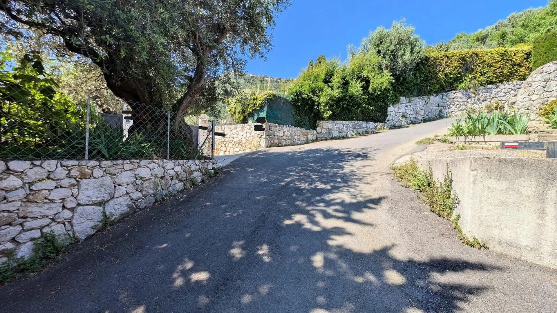 בוסוליי Le Mas D'Angeline - Vue Mer Jardin Commun Parking Voiture Obligatoire 10Min Voiture Monaco Route Etroite Pente Raide Croisement Limite Voir Photos - Sea View Shared Garden Parking Car Mandatory 10Min Car Monaco Narrow Steep Road Limited Passing See P 0*,