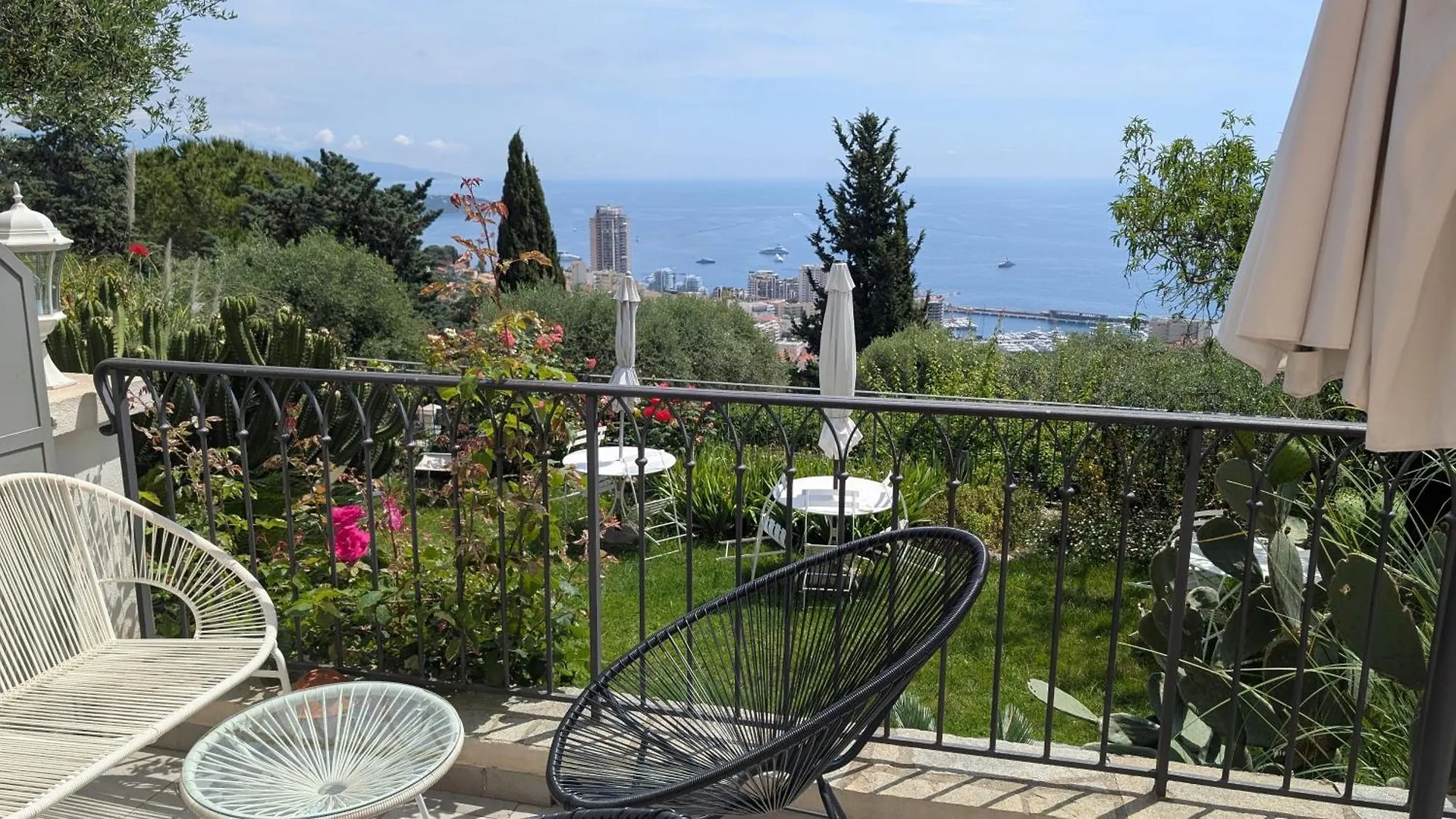 Appartamento Le Mas D'Angeline, Vue Mer, Jardin Commun, Parking, Voiture Requise, 10 Min En Voiture De Monaco, Route Etroite, Pente Raide, Croisement Limite, Sea View, Shared Garden, Parking, Car Required, 10 Min Drive From Monaco, Narrow Steep Road, Limited Pass Beausoleil Francia