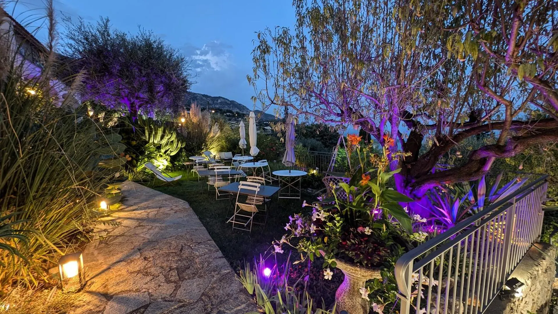 Le Mas D'Angeline, Vue Mer, Jardin Commun, Parking, Voiture Requise, 10 Min En Voiture De Monaco, Route Etroite, Pente Raide, Croisement Limite, Sea View, Shared Garden, Parking, Car Required, 10 Min Drive From Monaco, Narrow Steep Road, Limited Pass 보솔레이 아파트