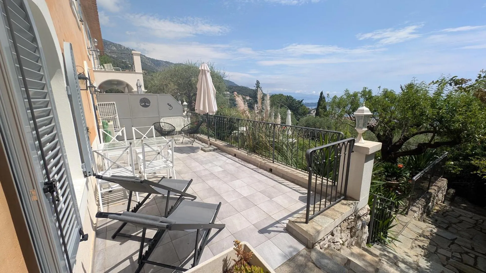 Le Mas D'Angeline, Vue Mer, Jardin Commun, Parking, Voiture Requise, 10 Min En Voiture De Monaco, Route Etroite, Pente Raide, Croisement Limite, Sea View, Shared Garden, Parking, Car Required, 10 Min Drive From Monaco, Narrow Steep Road, Limited Pass 보솔레이 아파트